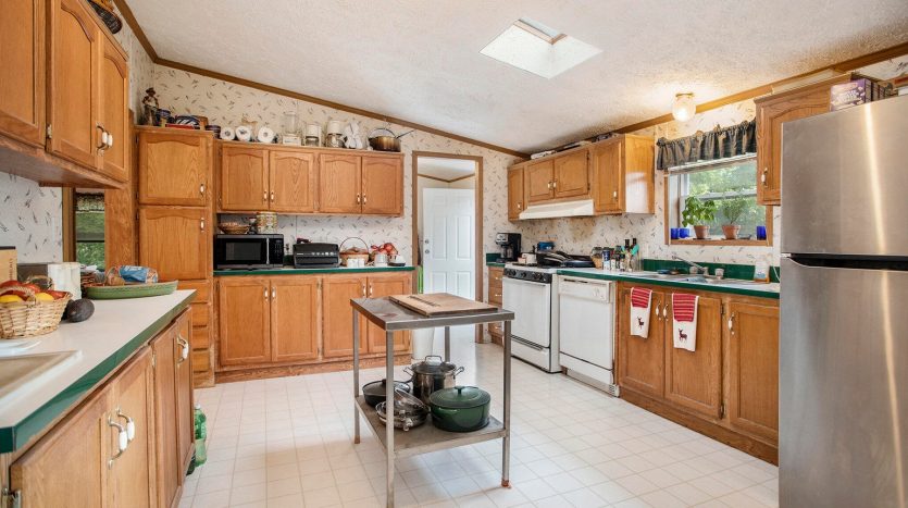 riverfront home with acreage
