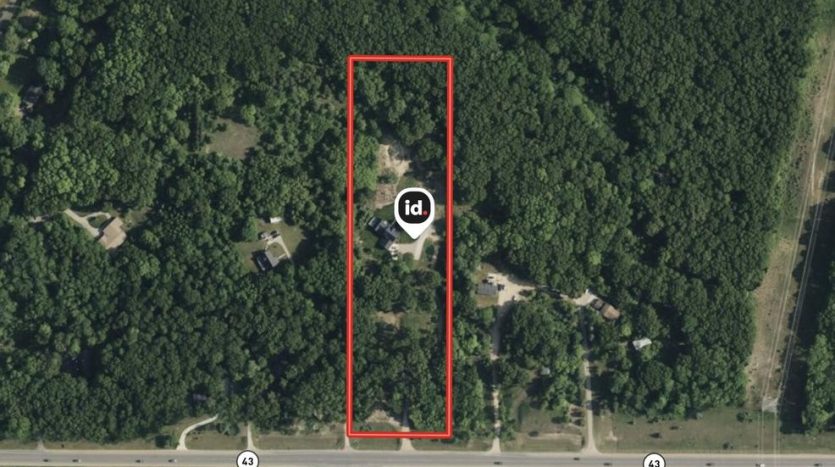 Suzy Glomski realtor country home