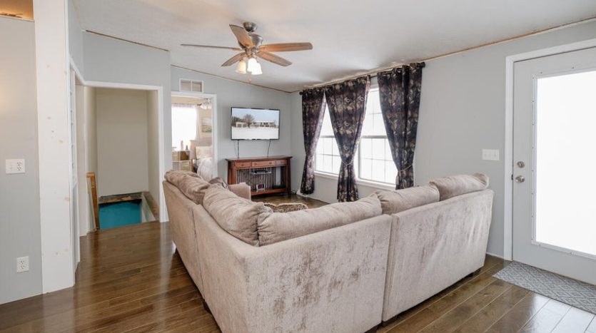 Suzy Glomski country home realtor