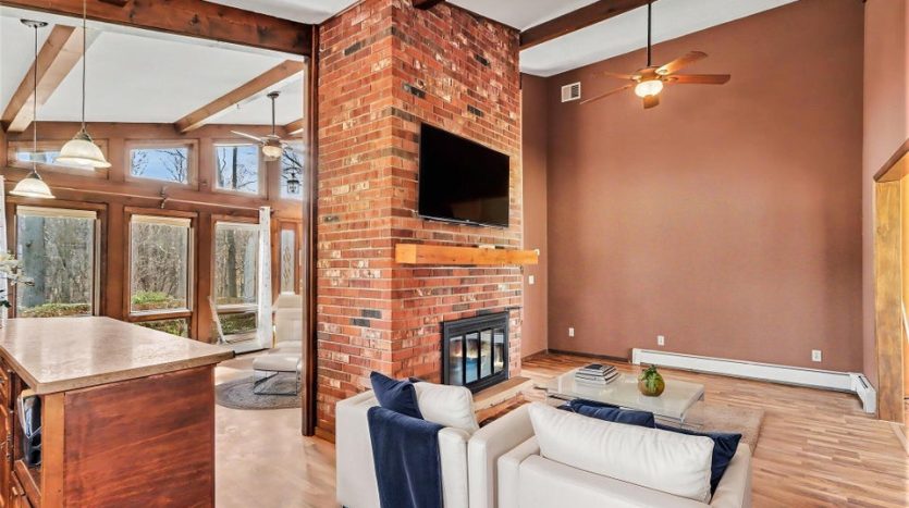 Suzy Glomski country home Realtor