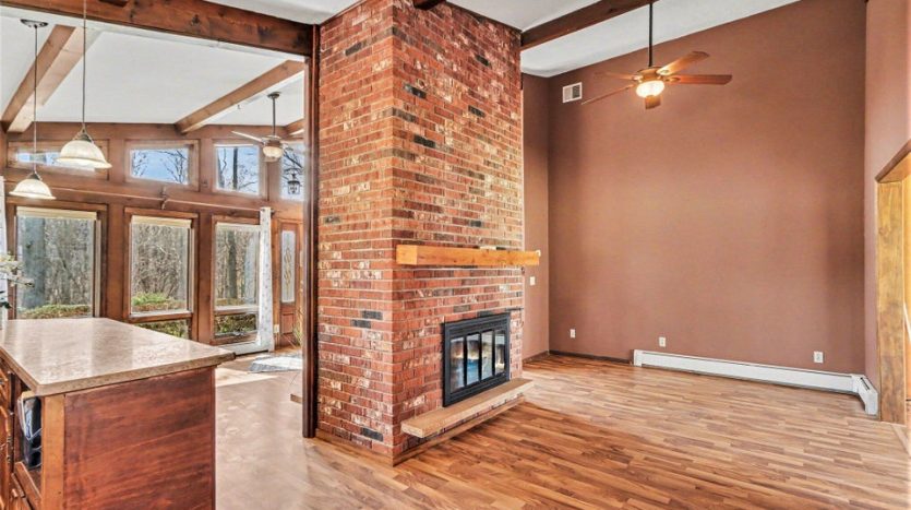 Suzy Glomski country home real estate