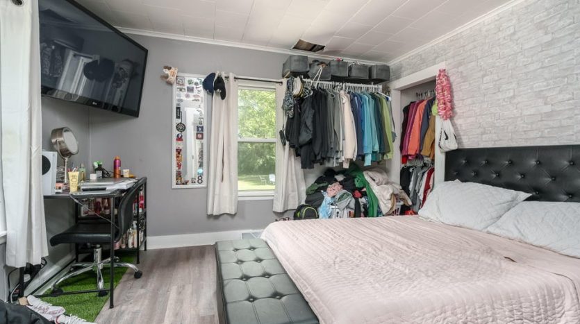 4 bedroom home on 7 acres